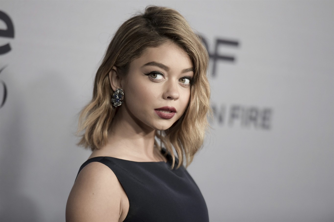 Sarah Hyland profile.