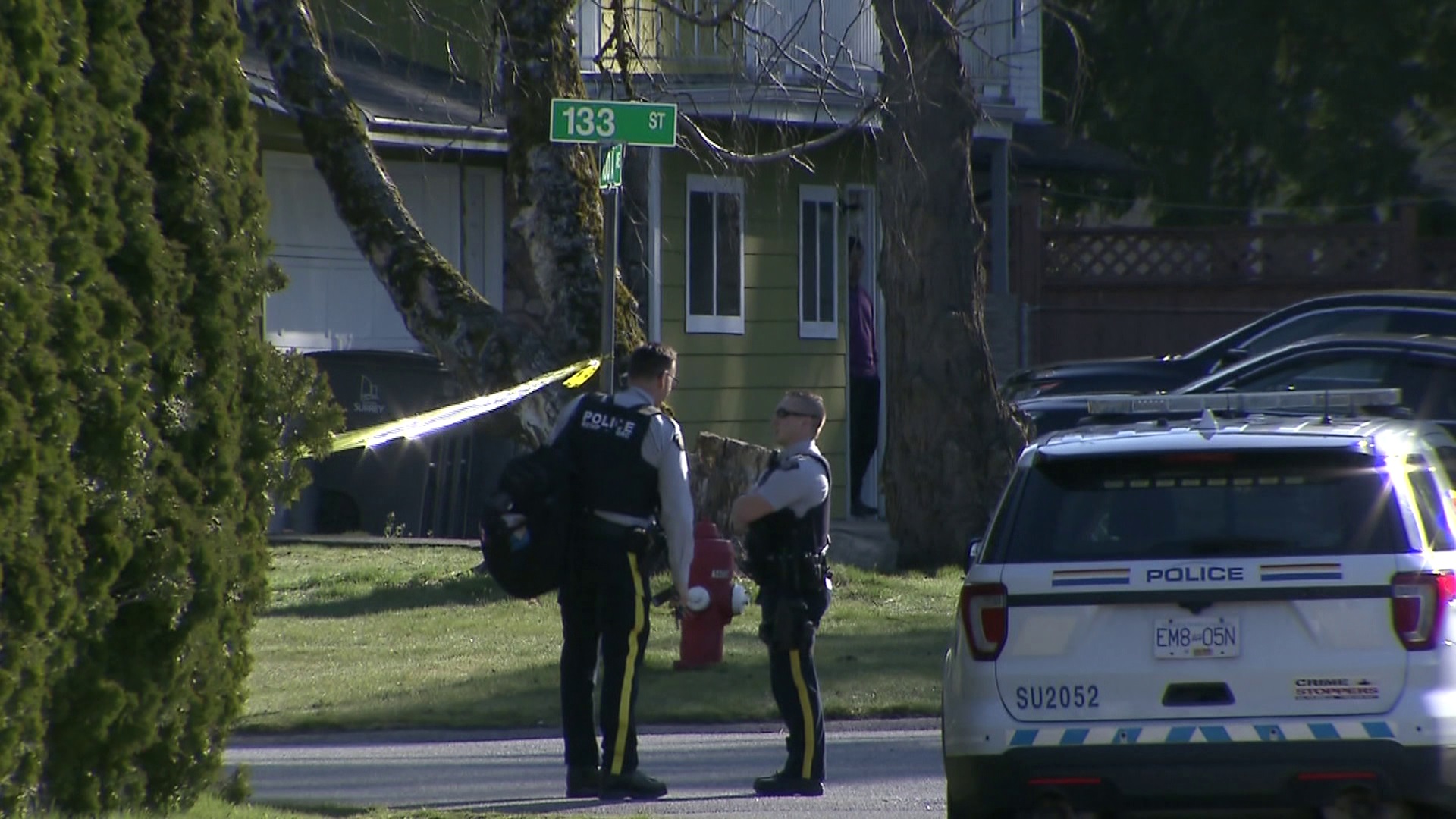 Officer says Surrey hostage was lying on top of captor before police gunfire erupted