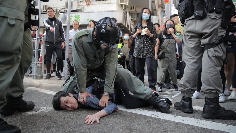 Hong Kong Police Shoot Protester Man Set On Fire Citynews Vancouver