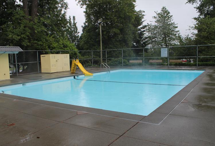 Fort Langley residents make final pitch to save only outdoor pool