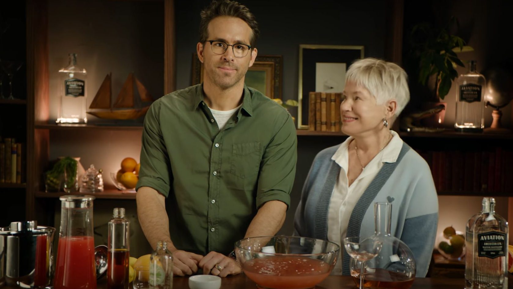 Ryan Reynolds Thanks Mom, Brothers as He Accepts Honor in Canada