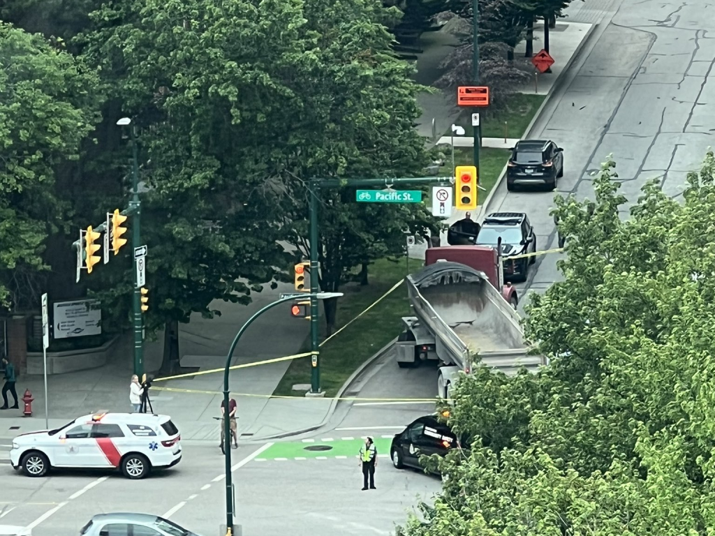 Cyclist killed in Downtown Vancouver crash involving semi truck