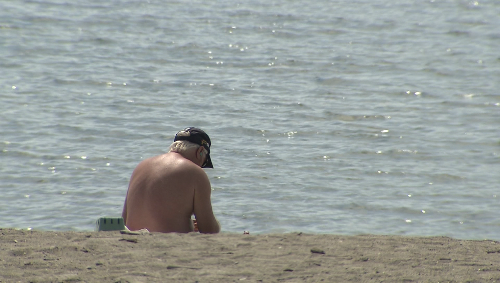 Hot weather heat wave heat warning beach environment canada forecast