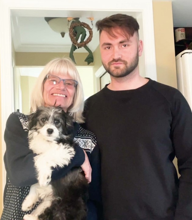 two strangers become friends