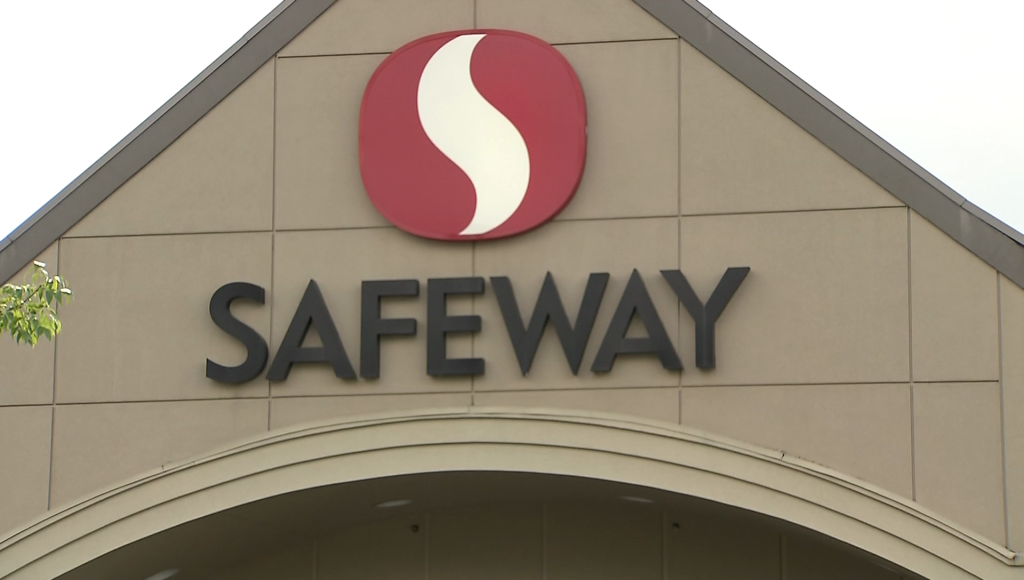 Front view of a Safeway location in Vancouver