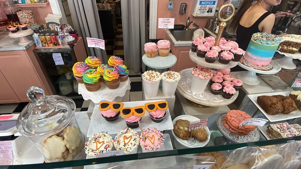 Vancouver bandit nabs 6 cupcakes owner CityNews Vancouver