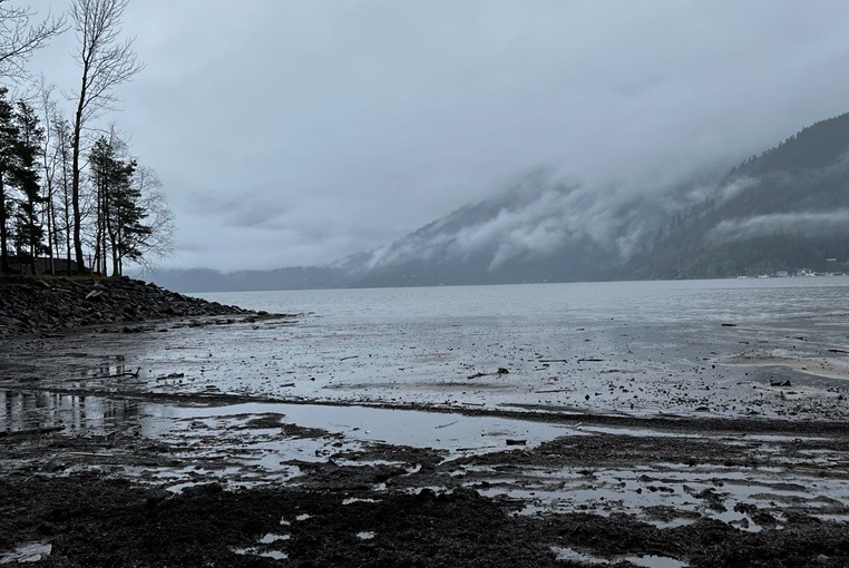 The water and mountains at Harrison Hot Springs on a foggy day.