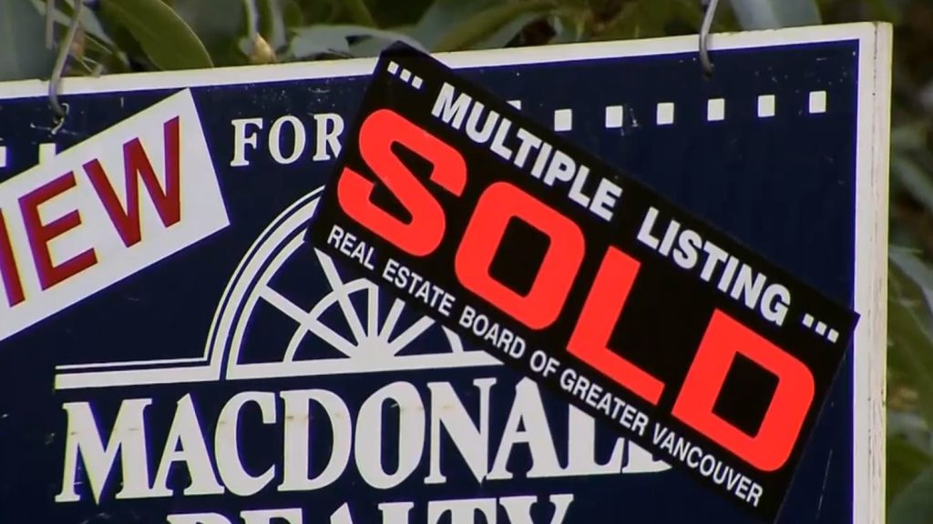 Vancouver woman stressed over steep mortgage rate hike offered by broker