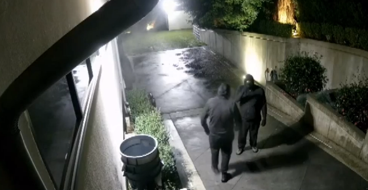 两起西温哥华入室盗窃案被视频记录下来