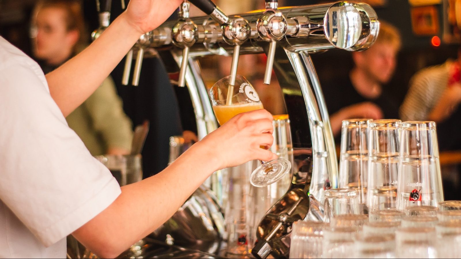 Vancouver fast-tracking early liquor service for Canada Olympic gold medal hockey game