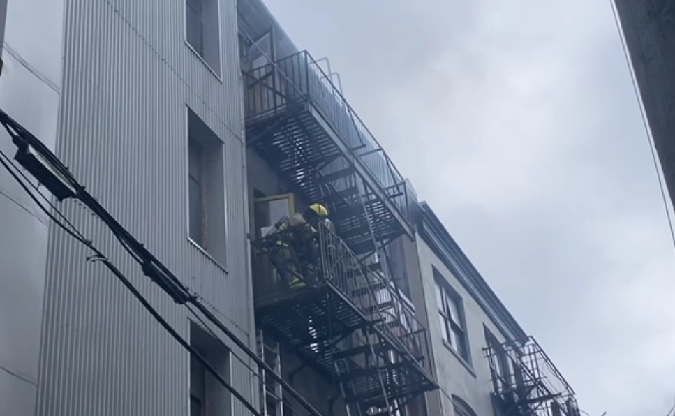 温哥华消防队员被呼叫到市中心东区的单人公寓