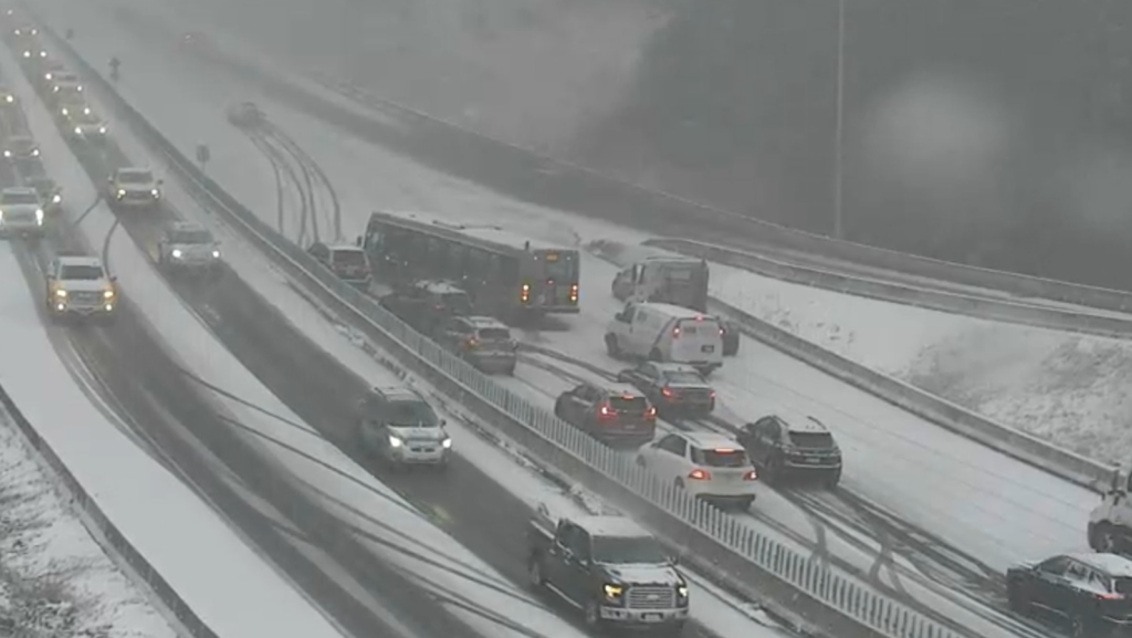 Vehicles on Highway 1 in North Vancouver stuck on the Cut amid snowfall on Jan. 11, 2024.