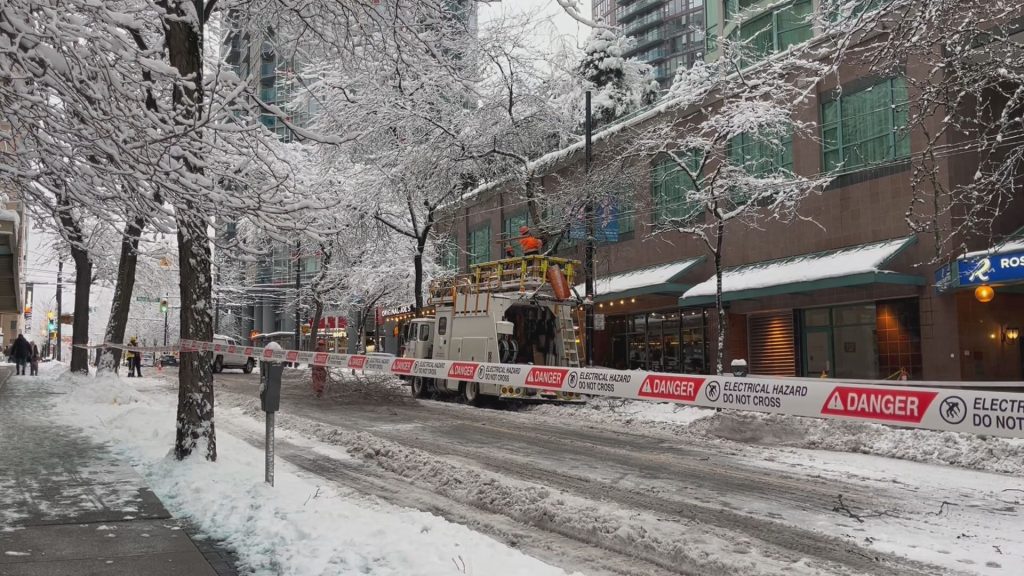 Crews deal with downed lines in Vancouver