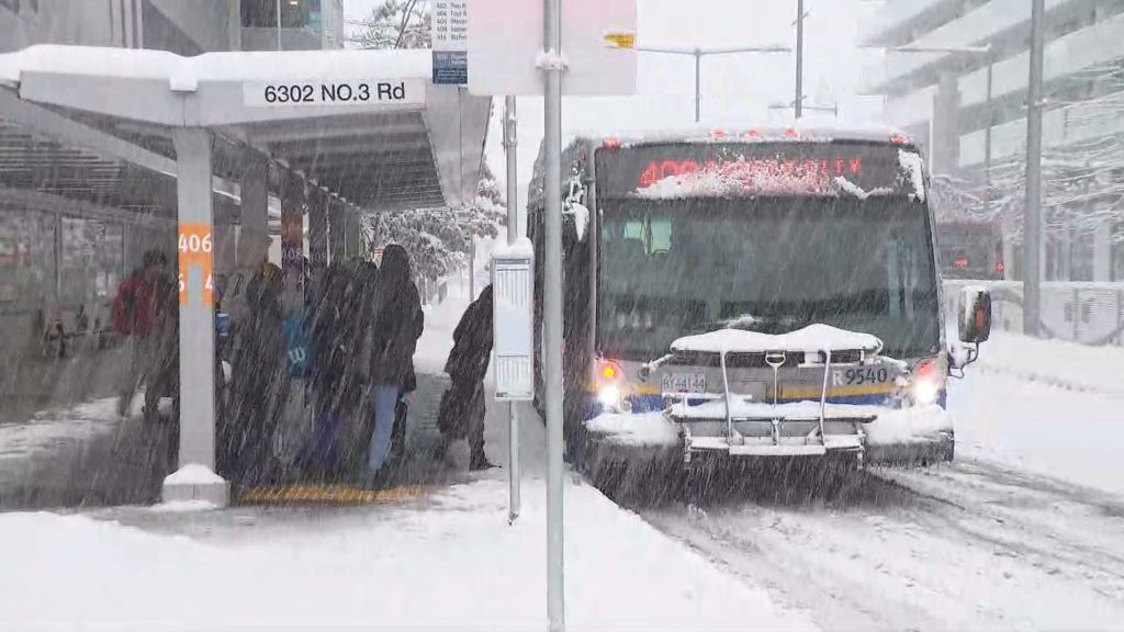 Metro Vancouver transit, YVR see delays due to snowstorm