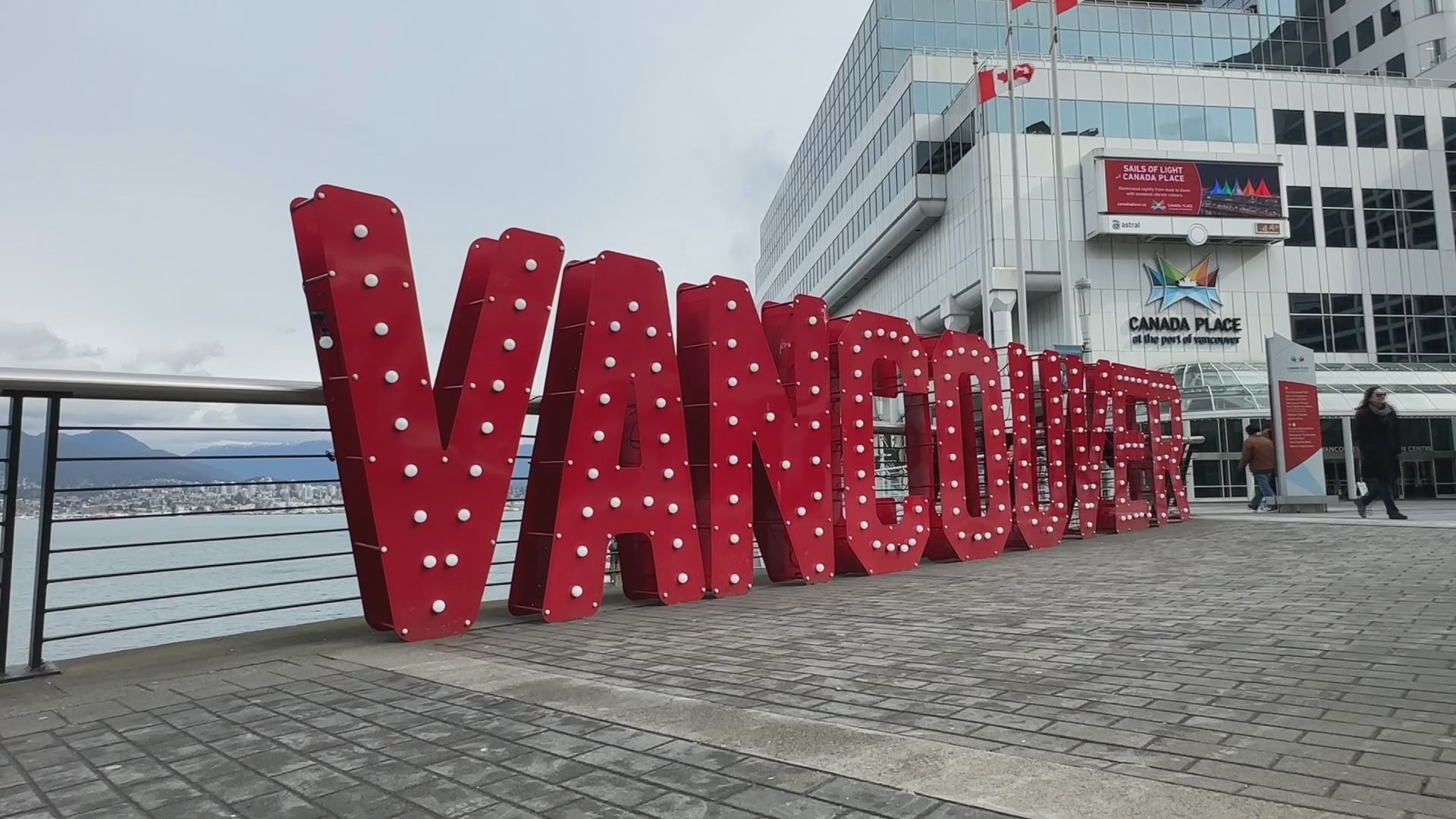 Radny miejski tworzy propozycję stałego znaku „Vancouver”.