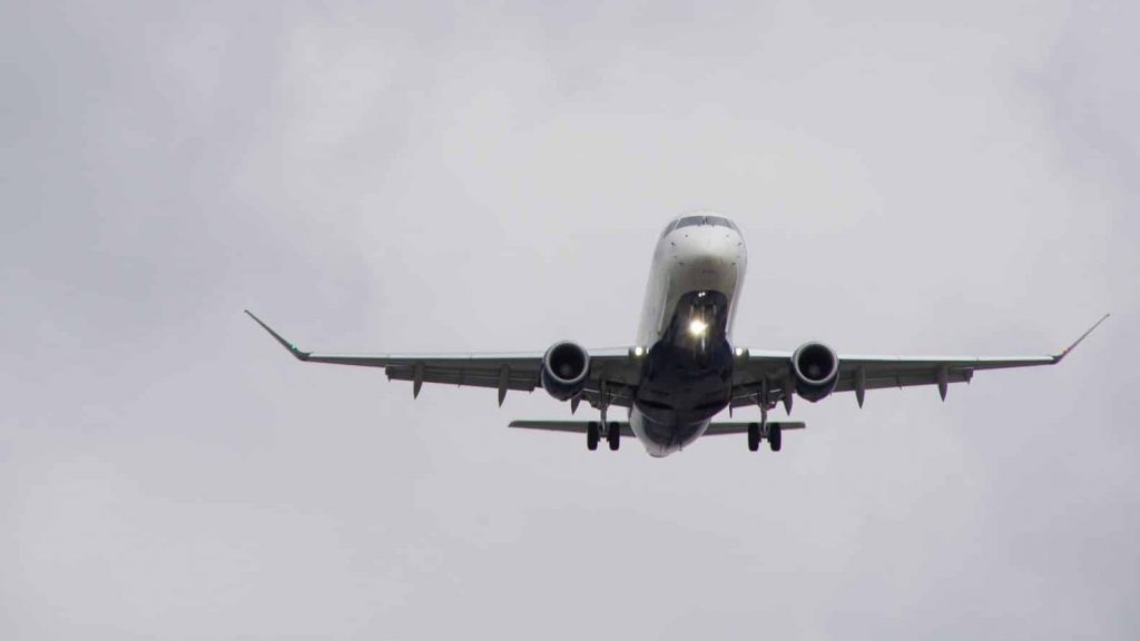 A plane approaches during a landing at YVR.