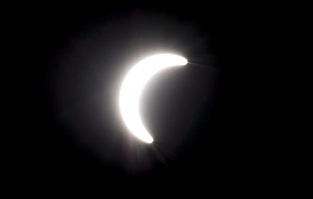 El líquido de las células oculares podría "hervir" si miras un eclipse