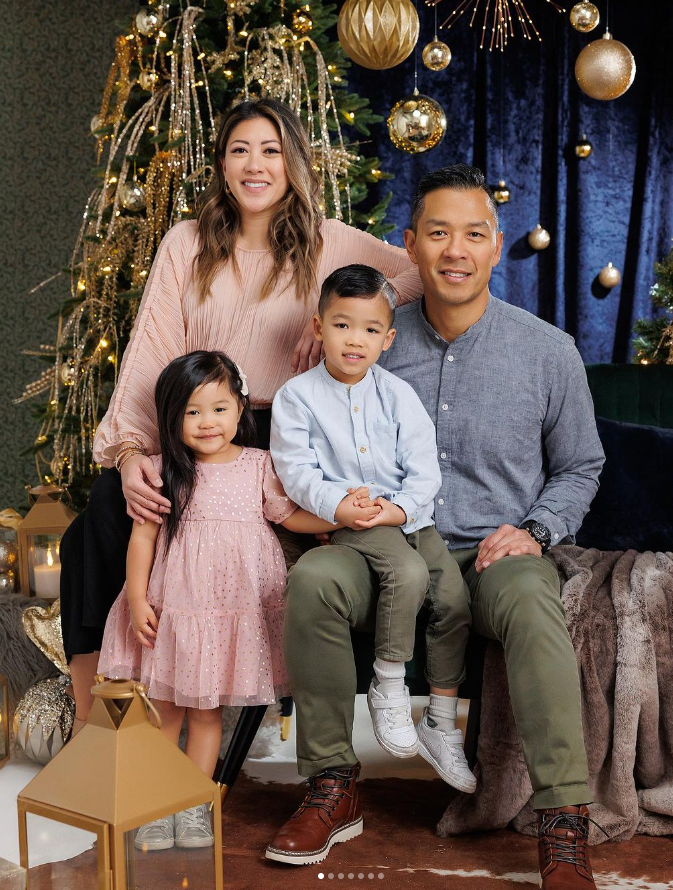 Vancouver firefighter Christopher Won, his wife Marie Hui, and their two children. (Courtesy Marie Hui / Instagram)