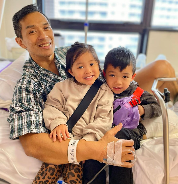 Vancouver firefighter Christopher Won and his two children. (Courtesy Marie Hui / Instagram)
