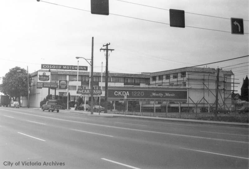 An image of the old Colony Motor Inn in Victoria.