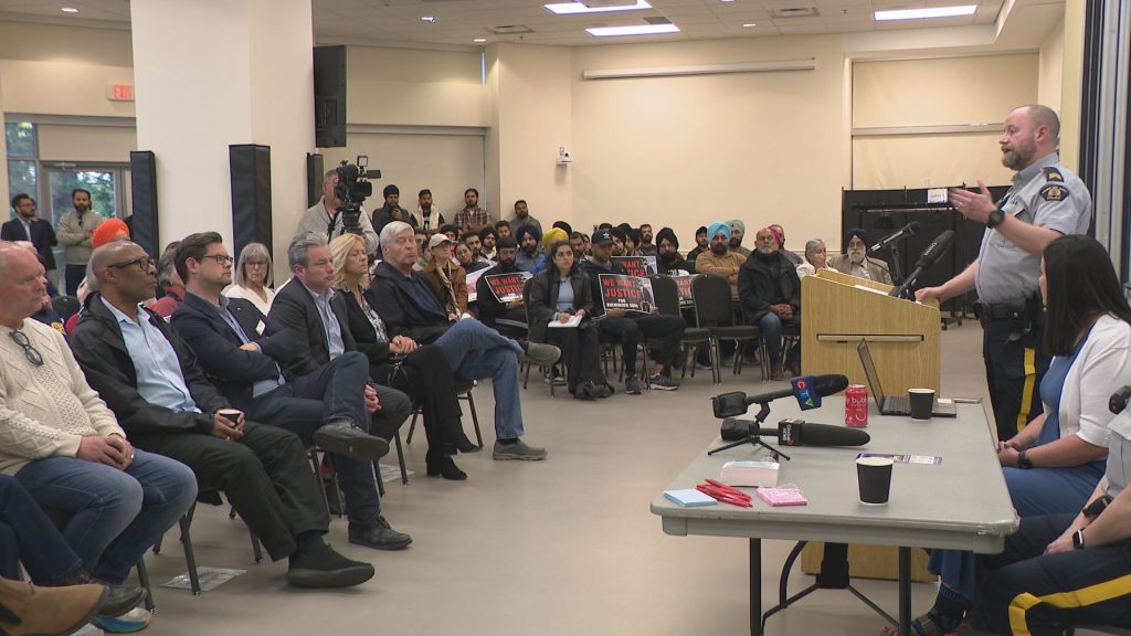 White Rock community meeting hears concerns from locals after stabbings