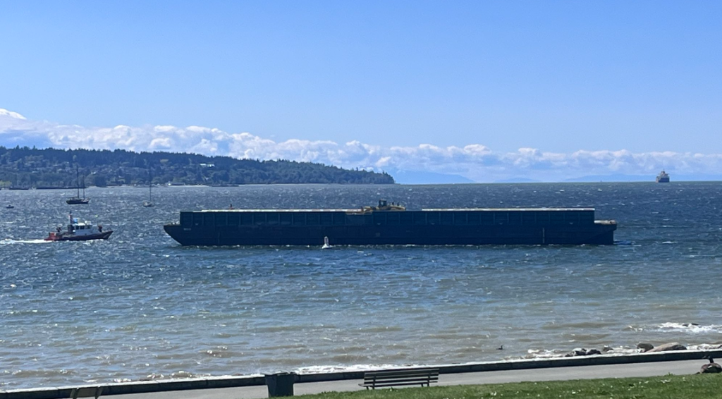 Barge quickly contained after going adrift in English Bay: CCG