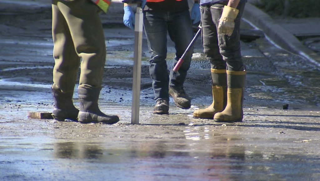 Sewer main leak into False Creek raising concerns about contamination, public health
