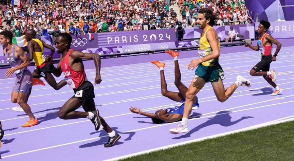 5,000-m chaos: Canada's Moh Ahmed out in 1 of 2 crashes in Olympic heat