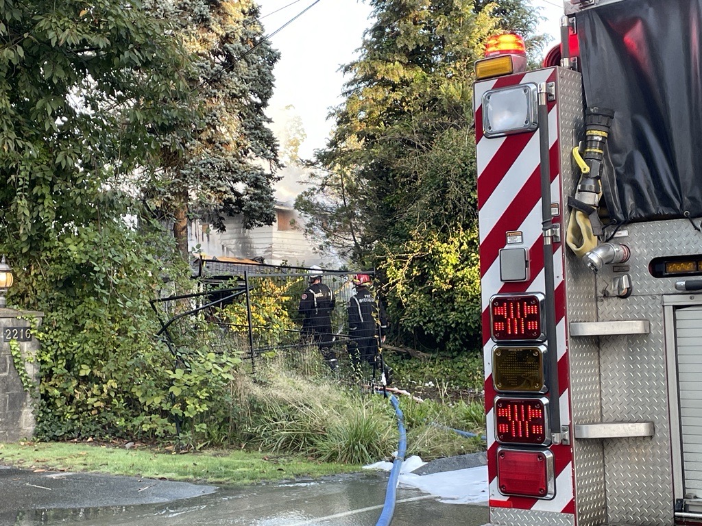 South Vancouver vacant house fire sends thick smoke into air