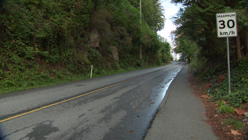 West Vancouver motorcyclist dead after overnight crash