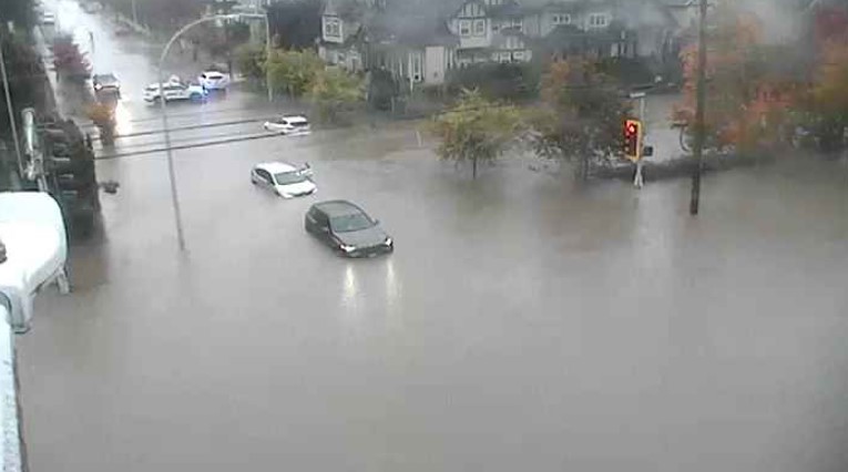 Flooded streets, spun out vehicles seen across Lower Mainland; use extreme caution during atmospheric river event