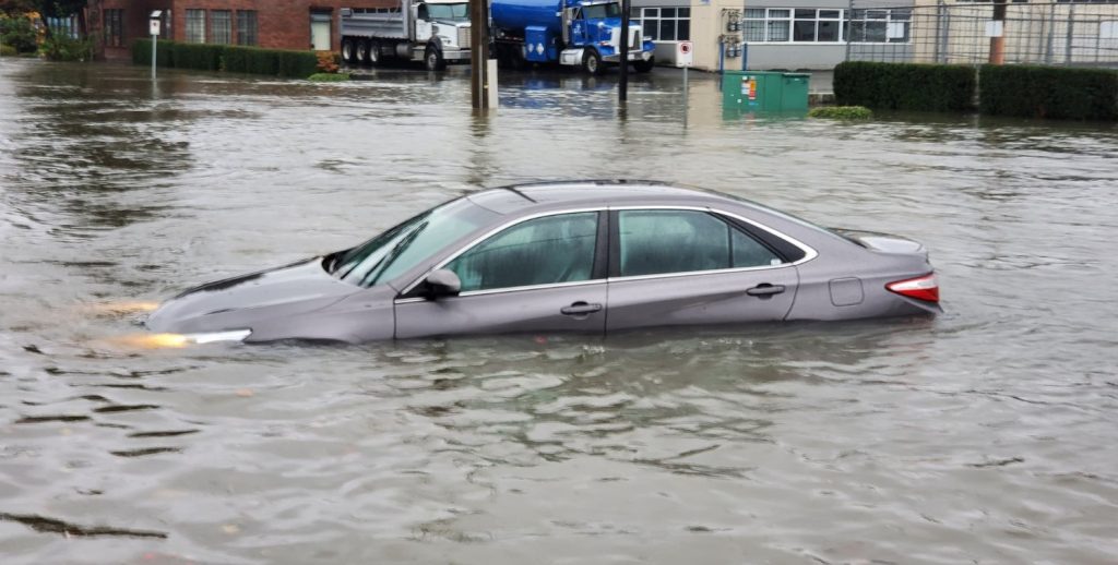 Flooded streets, spun out vehicles seen across Lower Mainland; use extreme caution during atmospheric river event