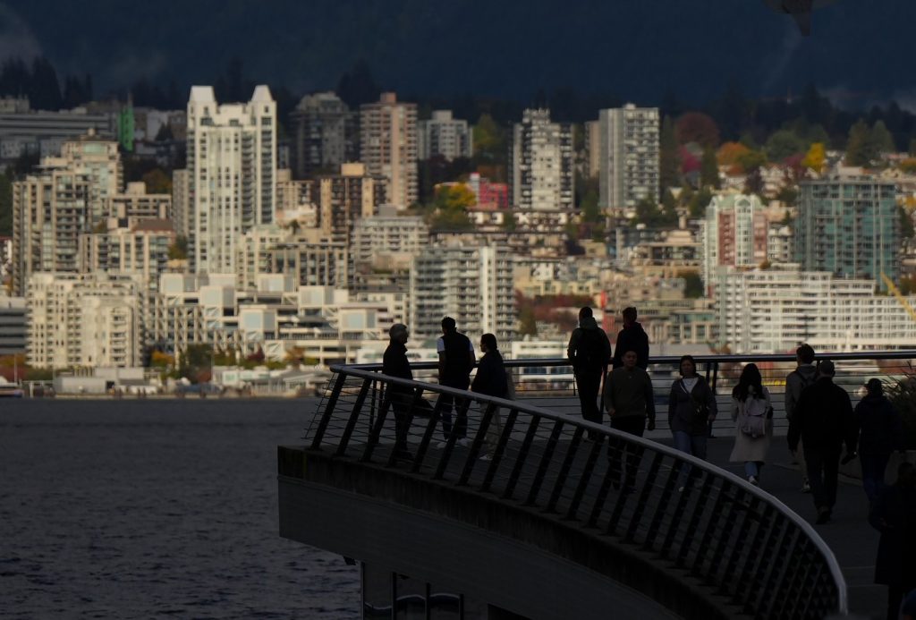 Callers reporting fire at North Vancouver's residential building