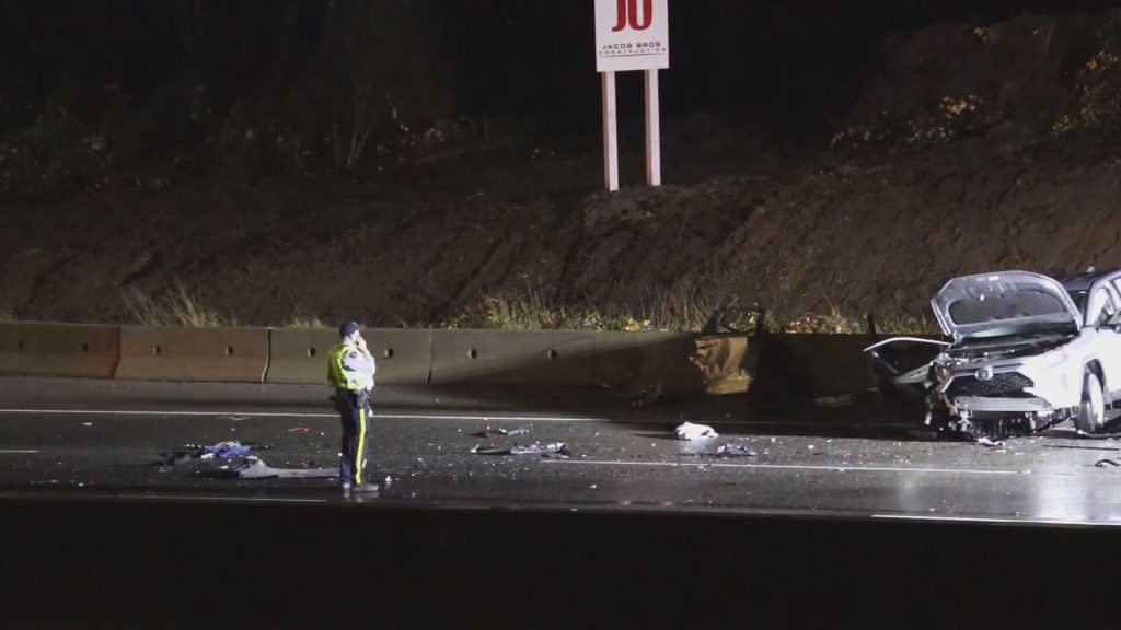 HWY 1 westbound closed in Burnaby after multi-vehicle crash