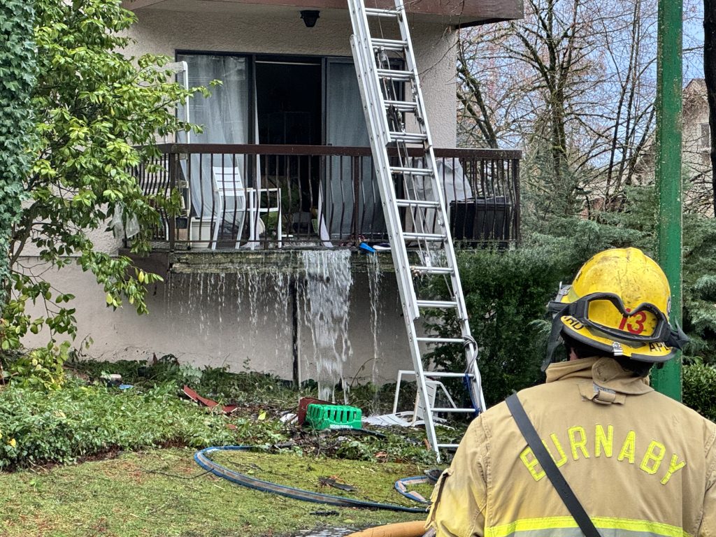 A fire in Burnaby overnight sent two people to hospital early Tuesday morning, Nov. 19. (Credit Rob Brownridge)