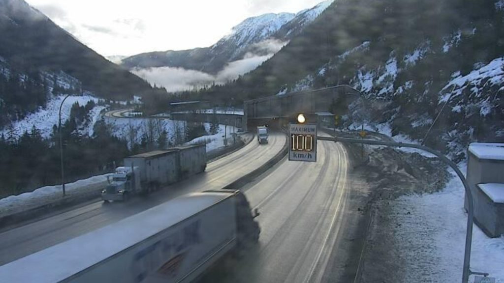 1 dead in crash that closed Coquihalla Hwy north of Hope