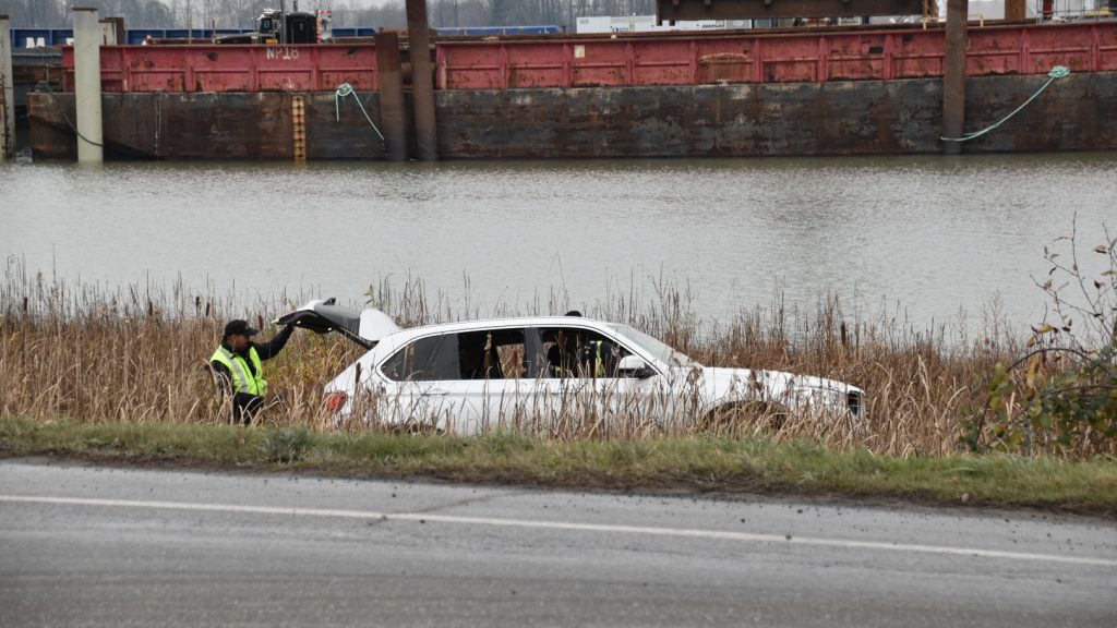 Woman allegedly intentionally drove into Fraser River with two young kids in the car: Delta police