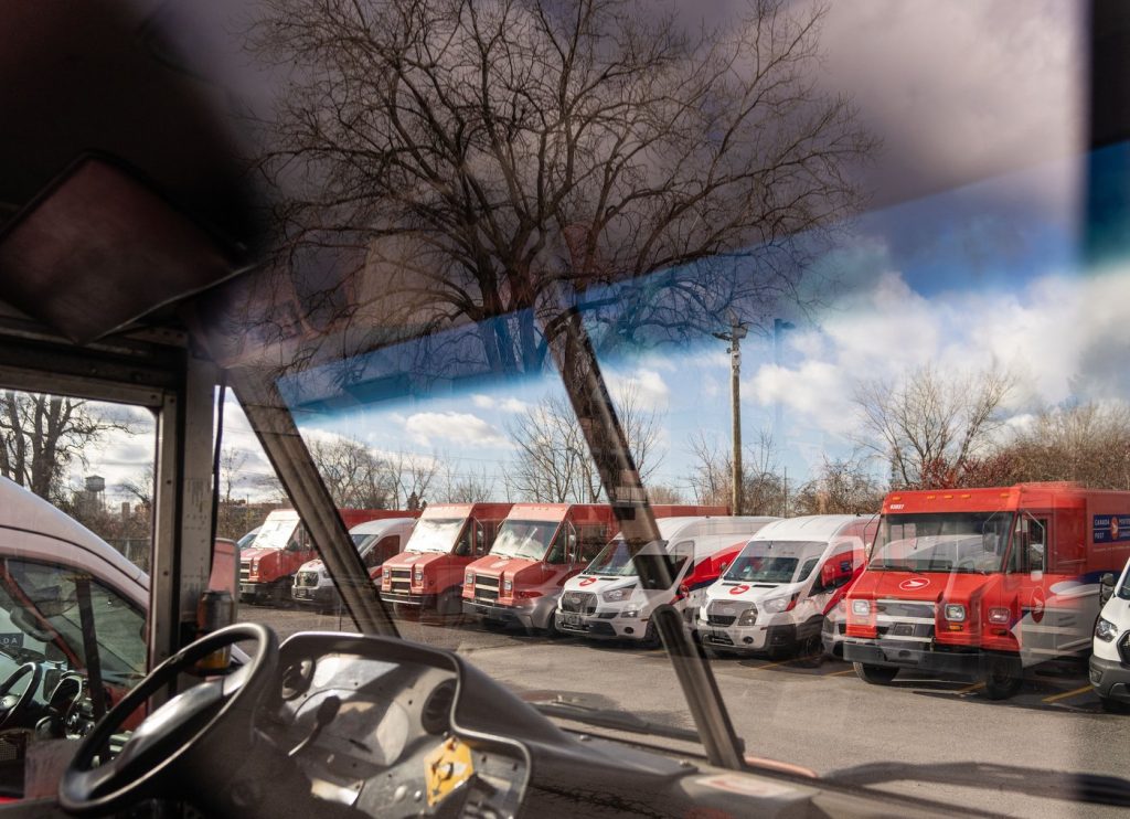 Canada Post temporarily laying off striking workers, union says