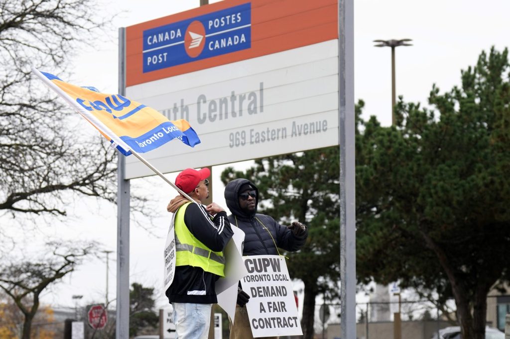 Canada Post strike spells trouble for small businesses headed into holiday season