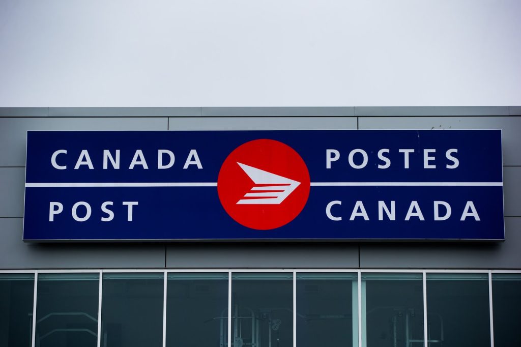 No strike notice so far as talks continue between Canada Post and workers' union