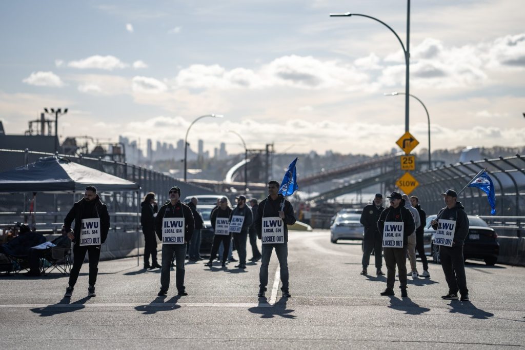 B.C. port workers union plans to challenge federal intervention in labour dispute