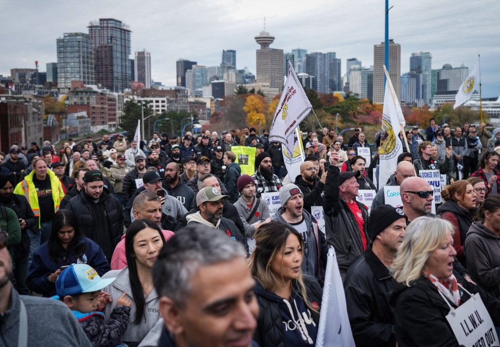 Talks to resume in B.C. port dispute in bid to end multi-day lockout