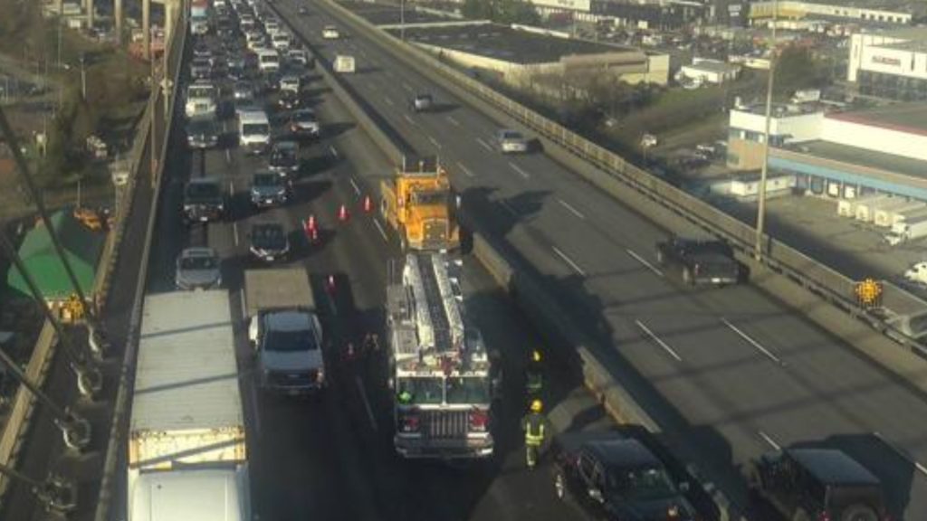 Alex Fraser Bridge crash blocking southbound lanes