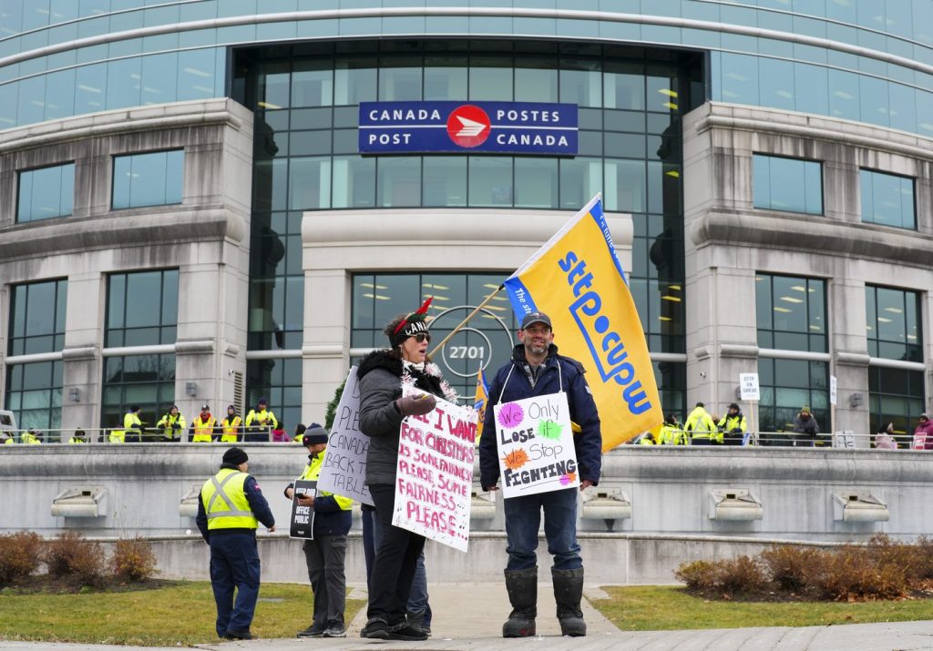 Canada Post presents union with 'framework' to reach deal as strike continues