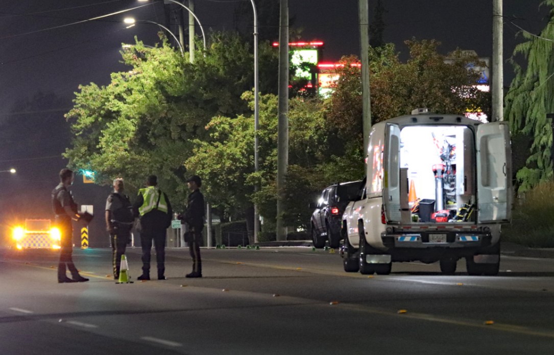 Vehicle strikes and kills pedestrian in Maple Ridge, police say