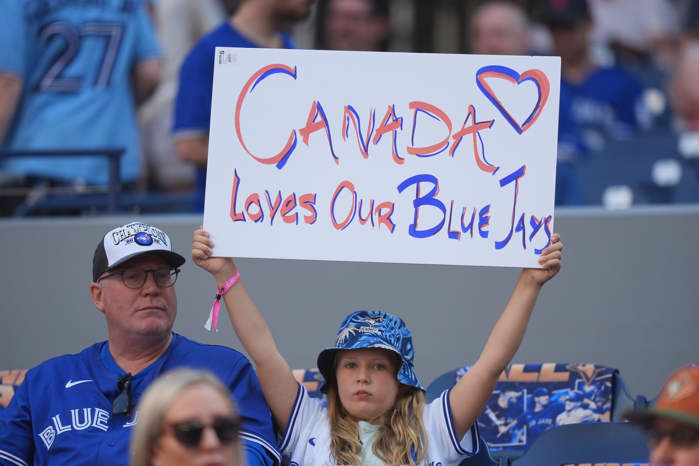 Blue Jays fans arrive in Seattle for Game 3