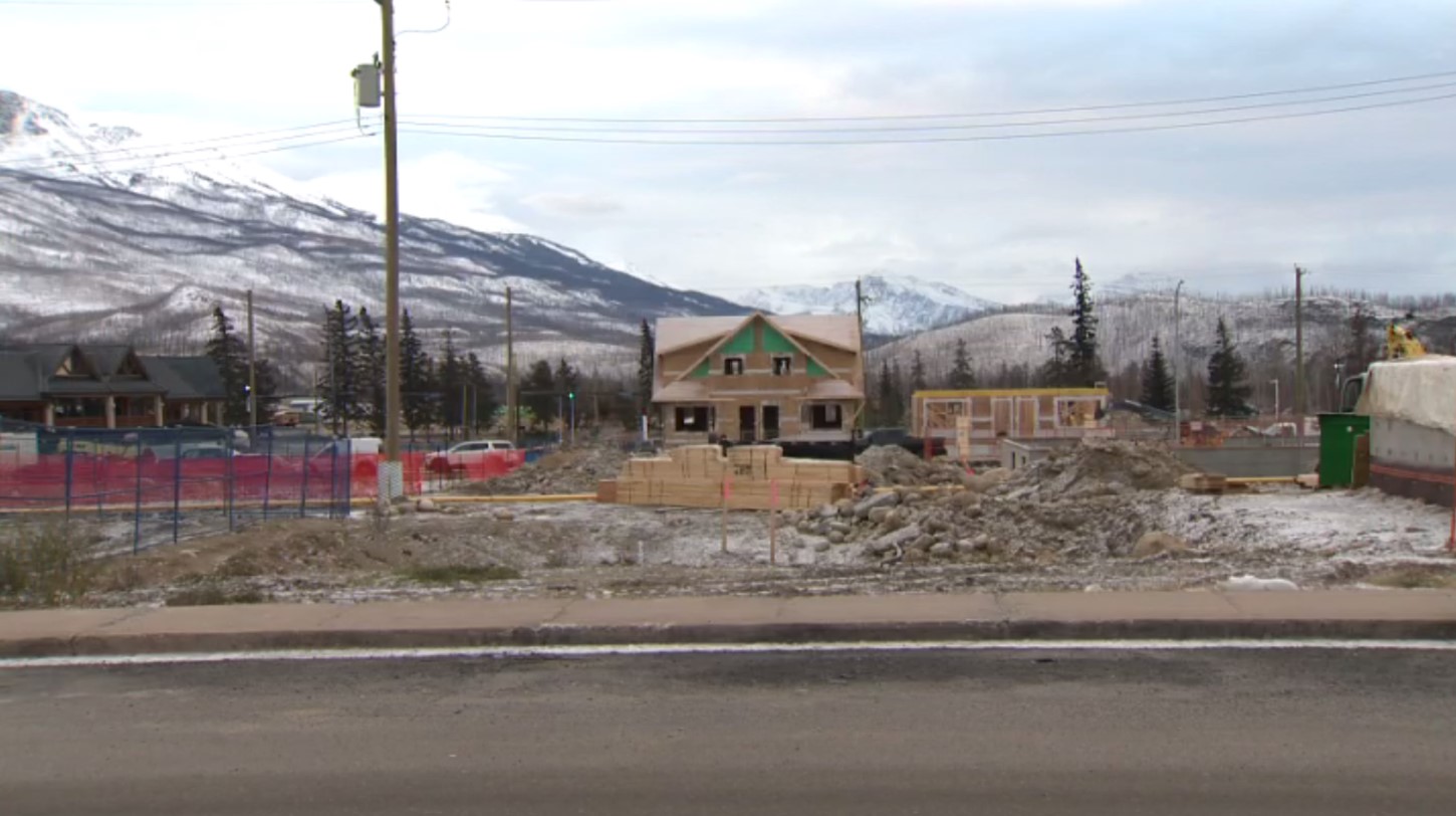 Nearly half of immigrants say temporary foreign workers fill the jobs Canadians don’t want: OMNI-Leger poll