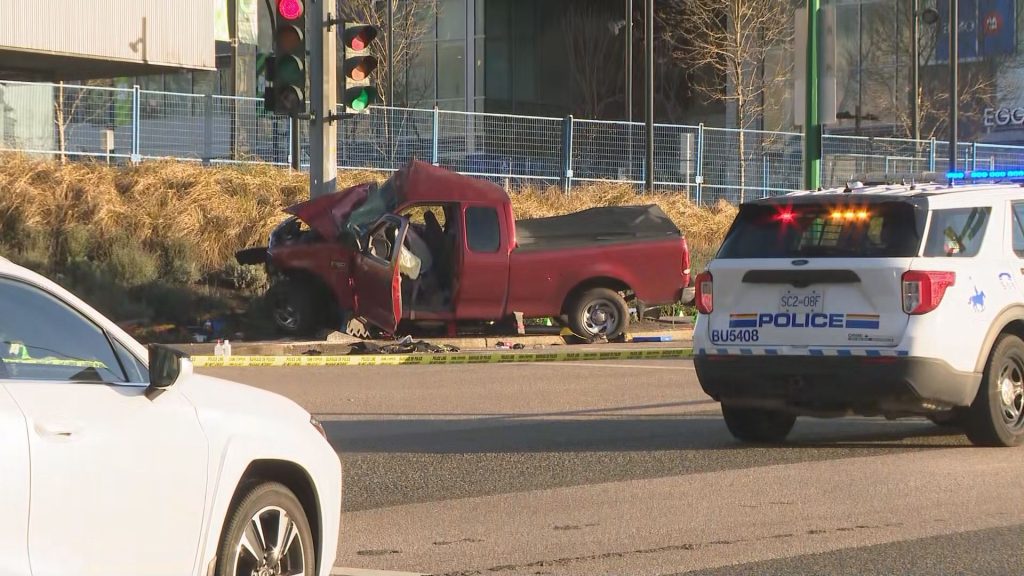 Man dead after early-morning crash in Burnaby's Lougheed neighbourhood Monday