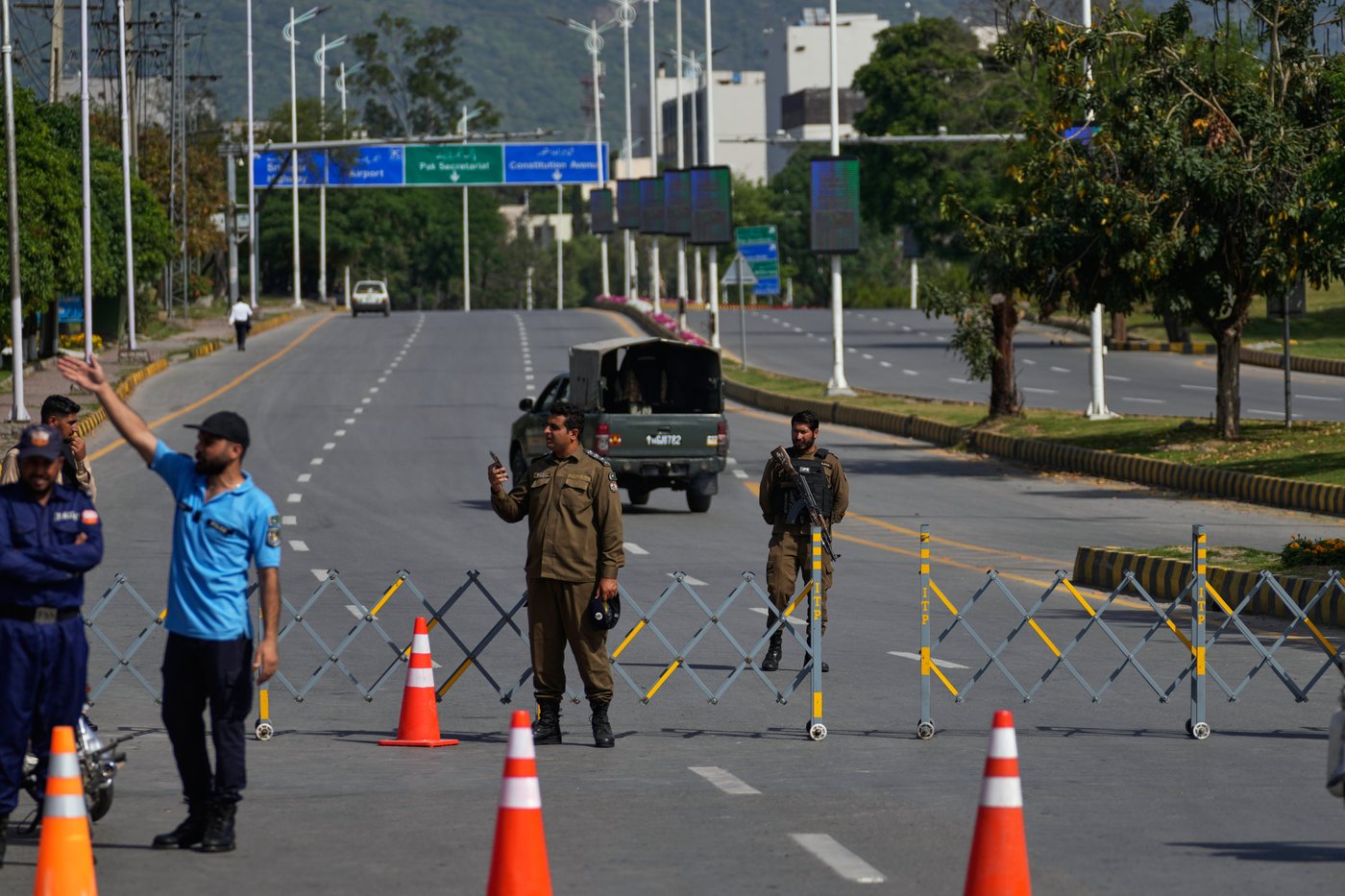 Asian Markets Dip Slightly as U.S.-Iran Truce Talks Continue Amid Strait of Hormuz Operations