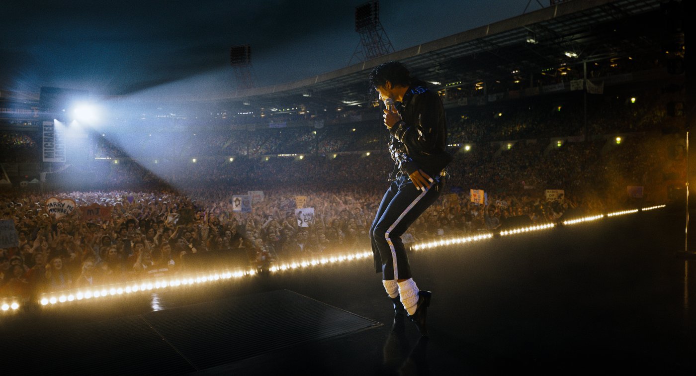 ミュージシャン Michael Jackson 2025 Revelation 05/10 Michael' moonwalks to $97 million opening, shattering record for